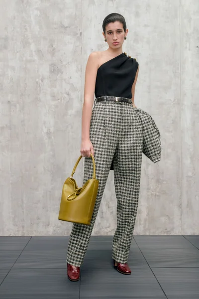 Look 19
